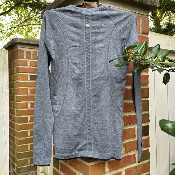 Lululemon Swiftly Tech Long-Sleeve Shirt Gray with Thumb Keyhole - Size 8 - Picture 8 of 14